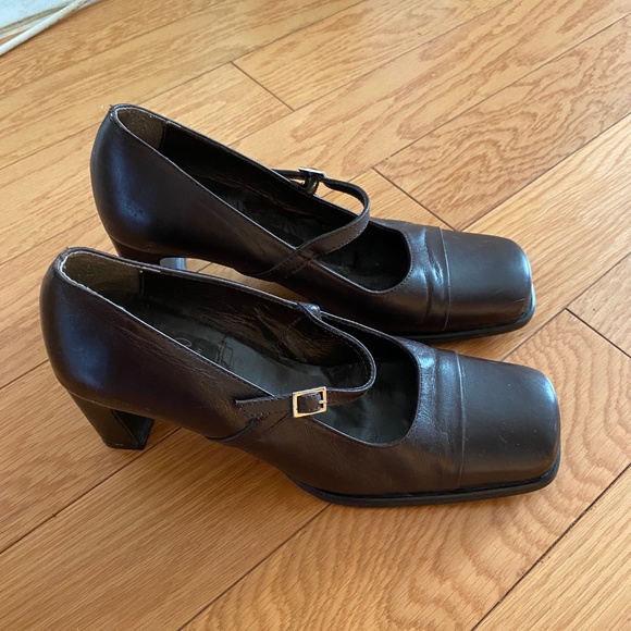 Retro Mary Jane Heels - Picture 2 of 4